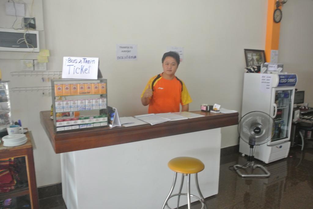 Orange Backpacker Hostel Vientiane Exterior photo