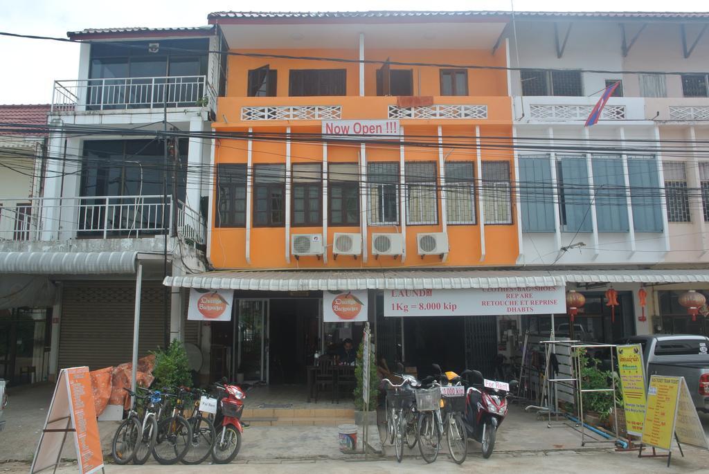 Orange Backpacker Hostel Vientiane Exterior photo