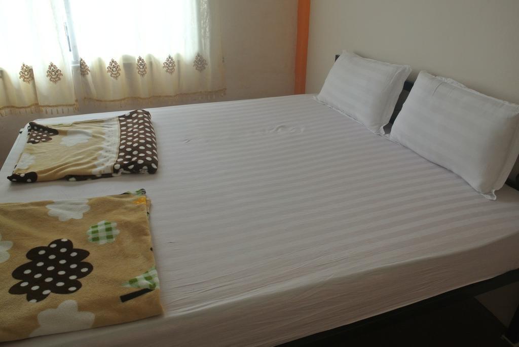 Orange Backpacker Hostel Vientiane Room photo
