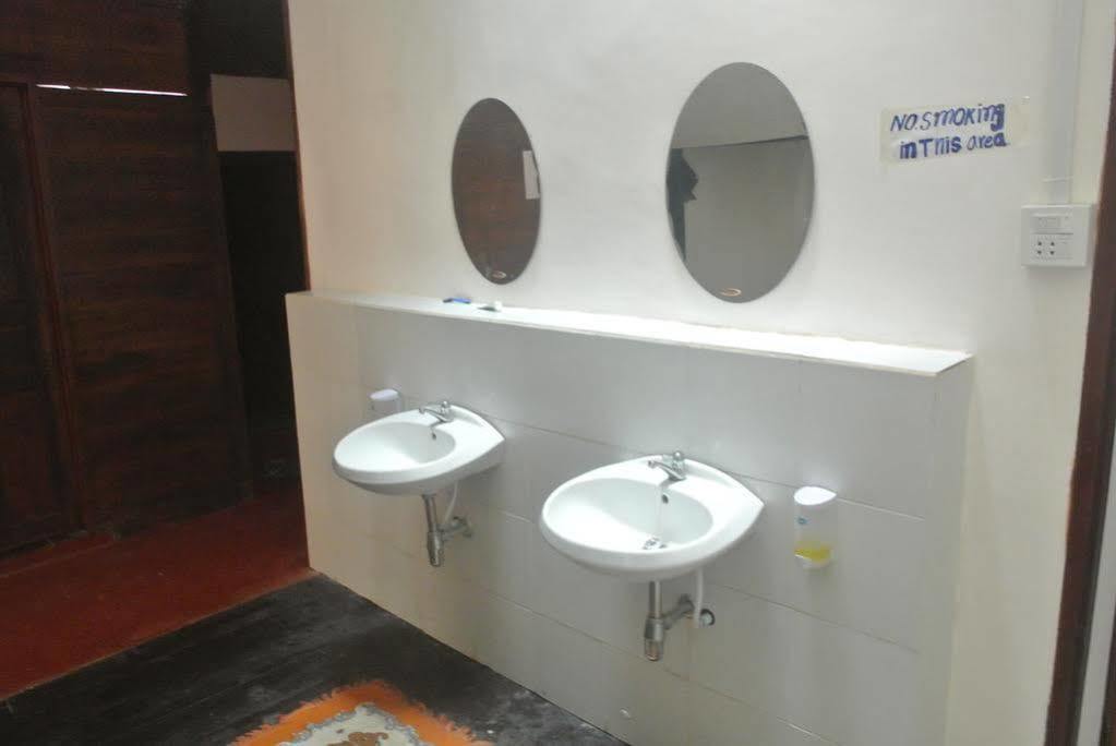 Orange Backpacker Hostel Vientiane Exterior photo